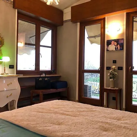 Penthouse 10 Min From Alba +free Parking Biglini